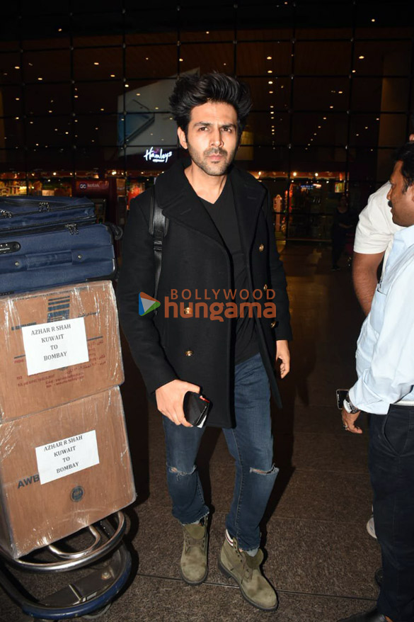 Photos: Kartik Aaryan, Tamannaah Bhatia, Aryan Khan and others snapped at the airport Photos: Kartik Aaryan, Tamannaah Bhatia, Aryan Khan and others snapped at the airport
