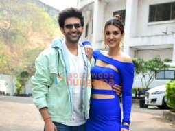 Photos: Kartik Aaryan and Kriti Sanon snapped on the sets of Indian Idol for Shehzada promotions