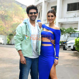 Photos: Kartik Aaryan and Kriti Sanon snapped on the sets of Indian Idol for Shehzada promotions