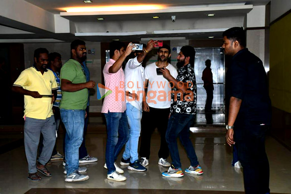 photos kartik aaryan and rohit dhawan snapped in andheri 1
