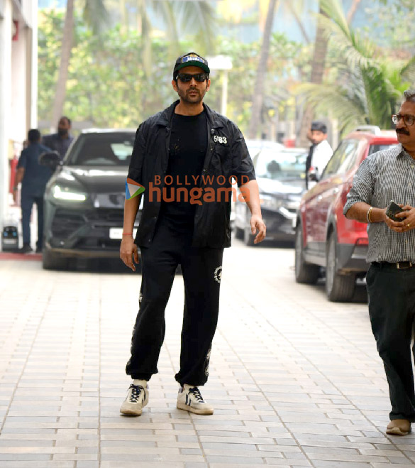 photos kartik aaryan snapped at t series office in andheri 2 2