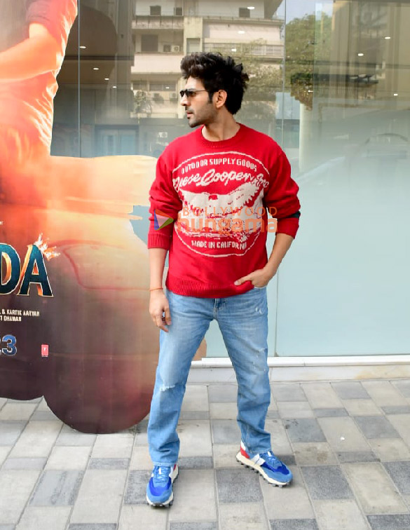 photos kartik aaryan snapped promoting his film shehzada 6
