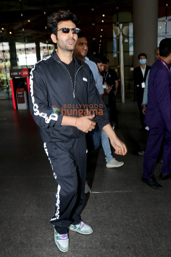 Photos: Kartik Aaryan, Sanjana Sanghi, Giorgia Andriani and others snapped at the airport | Parties & Events
