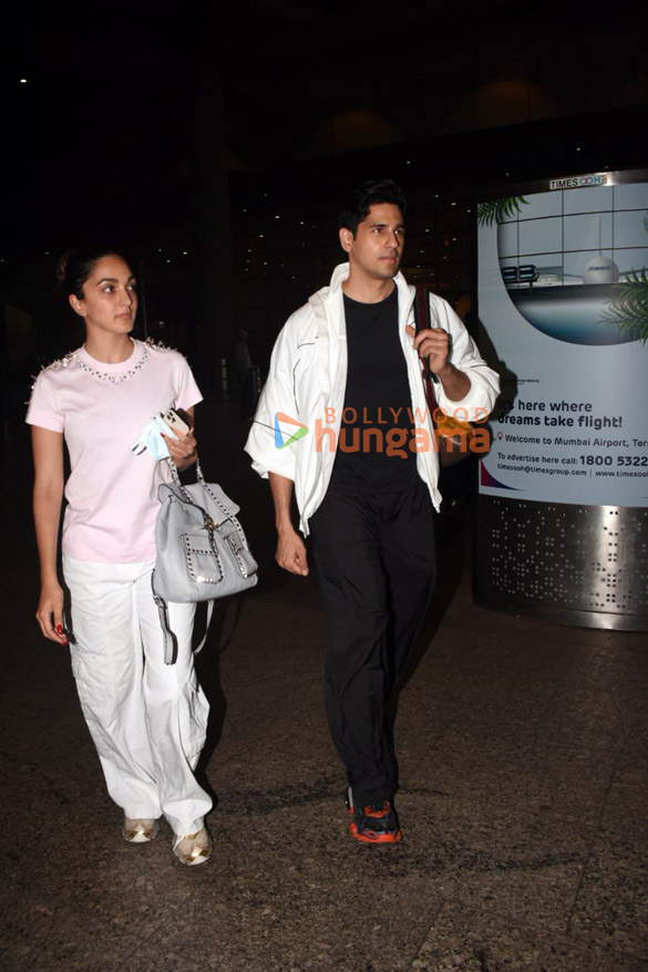 photos kiara advani sidharth malhotra aishwarya rai bachchan and others snapped at the airport 6