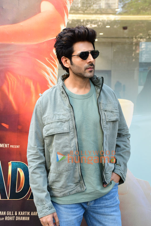 photos kriti sanon and kartik aaryan snapped promoting their film shehzada 3