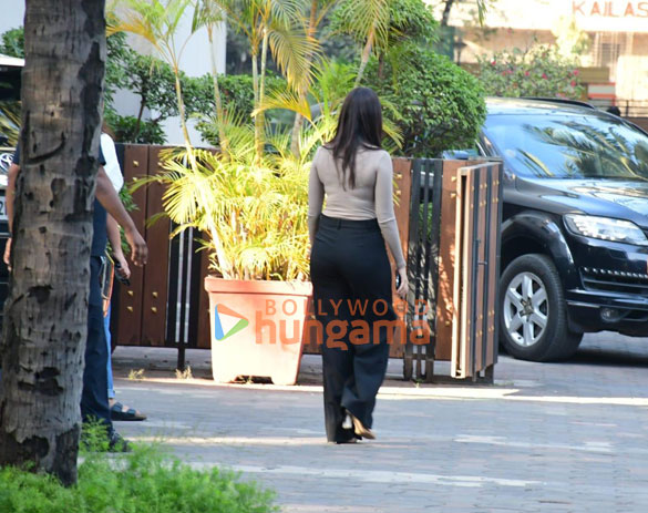 photos mrunal thakur spotted at yash raj studios in andheri 1