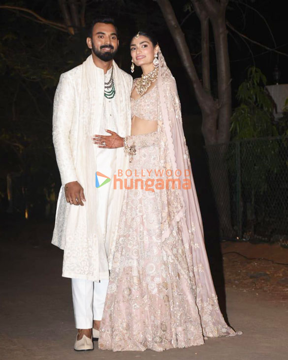 photos newlywed kl rahul and athiya shetty pose for paps 6