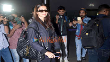Photos: Pooja Hegde, Bhagyashree and others snapped at the airport