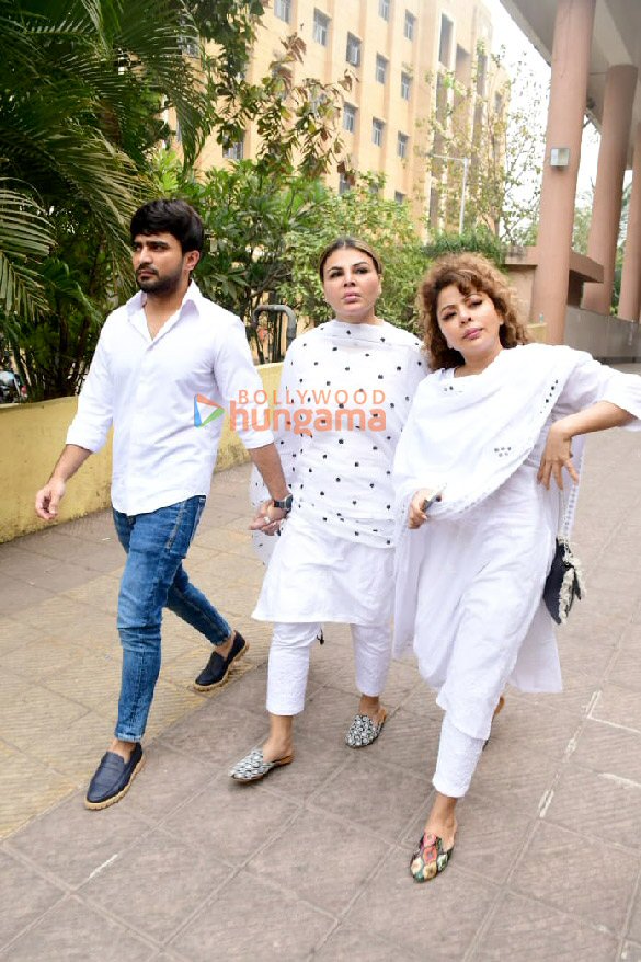 photos rakhi sawant snapped with her husband adil durhani at cooper hospital in juhu 2