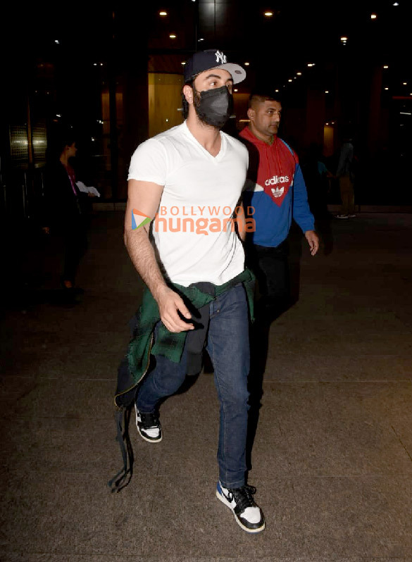 photos rakul preet singh kareena kapoor khan arbaaz khan and others snapped at the airport 2