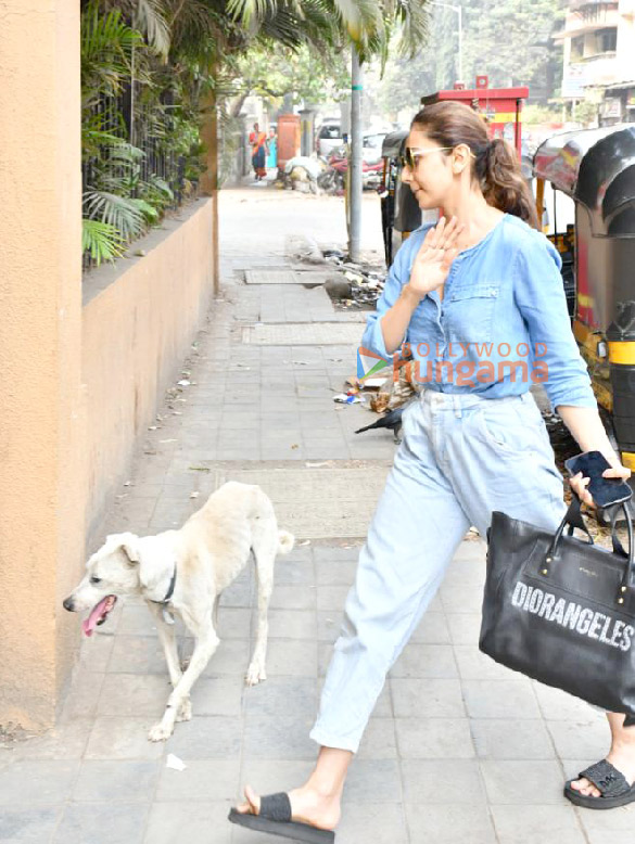 photos rakul preet singh spotted outside a clinic in santacruz 4