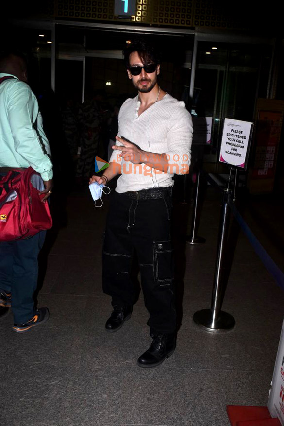 photos ranbir kapoor tiger shroff and boney kapoor snapped at the airport 1