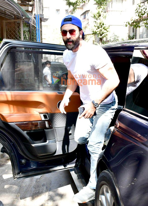 photos ranbir kapoor and luv ranjan spotted at dubbing studios in bandra 6