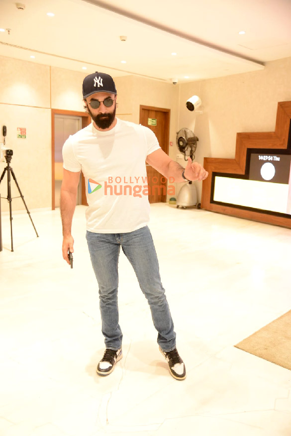 photos ranbir kapoor snapped at t series office in andheri 1