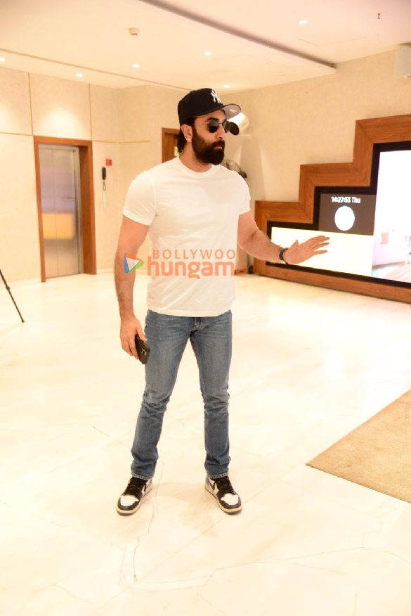 photos ranbir kapoor snapped at t series office in andheri 2