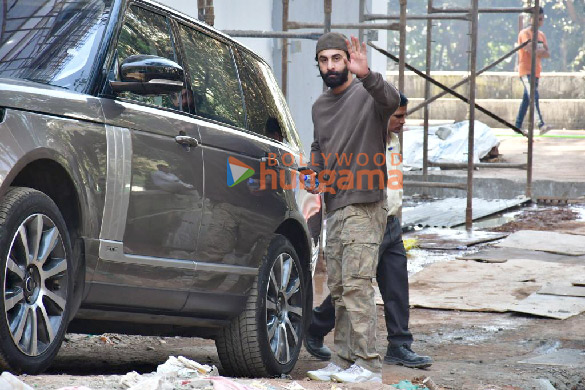 photos ranbir kapoor snapped at his new house in bandra 4