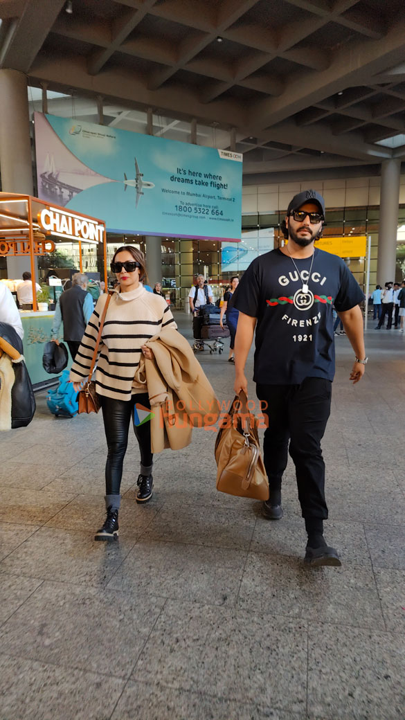 photos ranveer singh deepika padukone and others snapped at the airport 889900 6