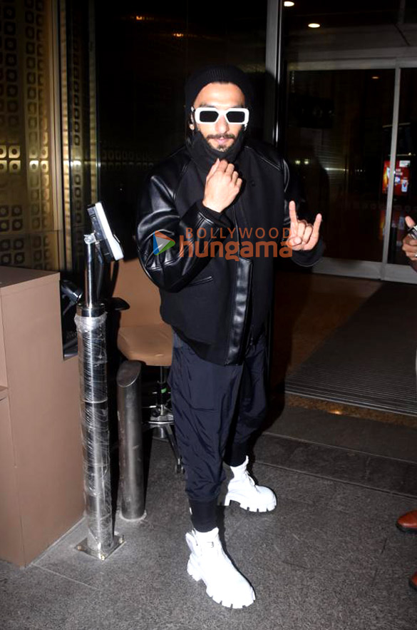 photos ranveer singh snapped at the airport 2 7