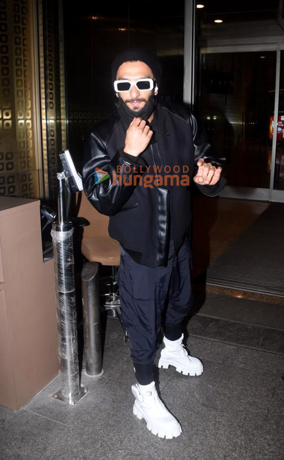 photos ranveer singh snapped at the airport 3 7