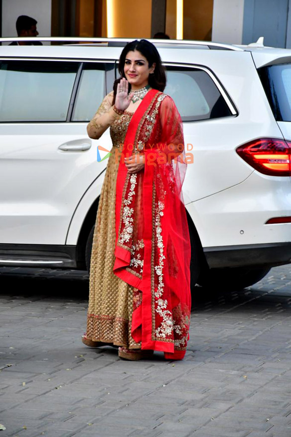 photos raveena tandon snapped at the airport 2 3
