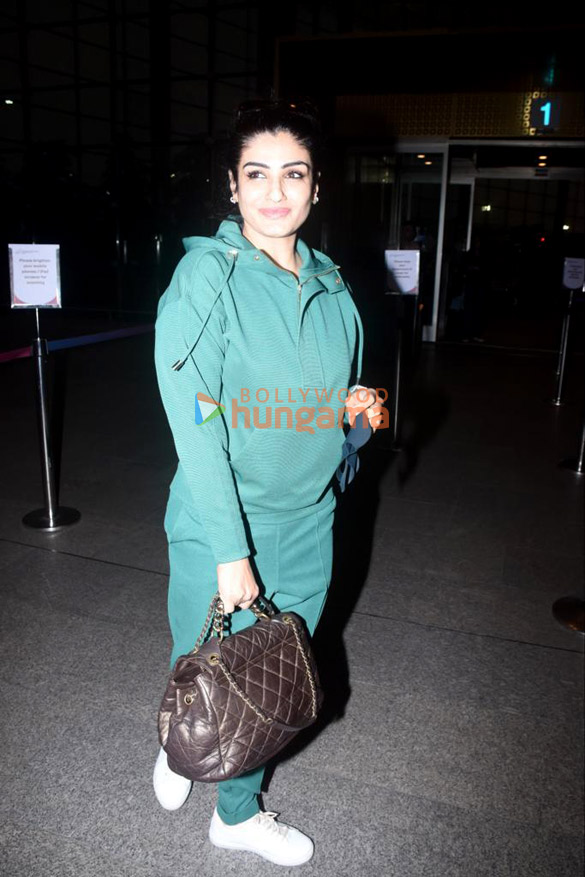 photos raveena tandon snapped at the airport 3 2