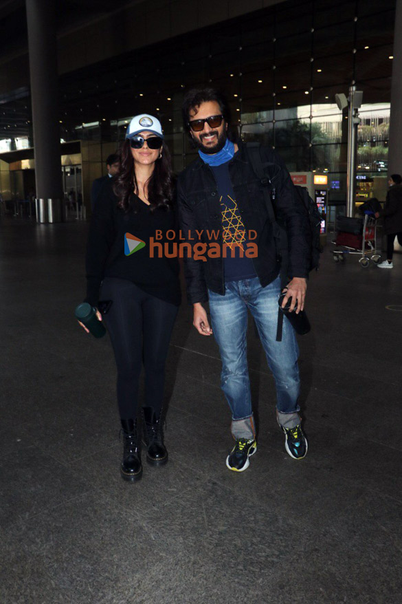 photos riteish deshmukh mrunal thakur and samantha ruth prabhu snapped at the airport 3