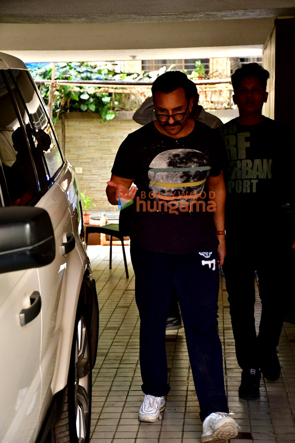 photos saif ali khan snapped at a dubbing studio in khar 1 3