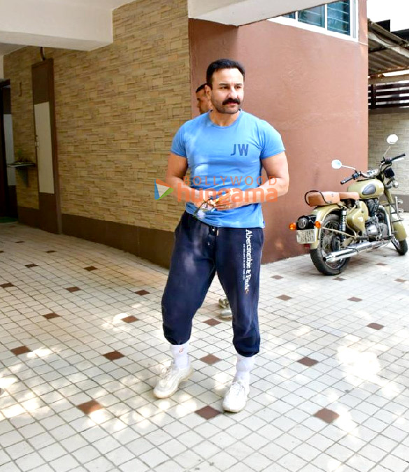 photos saif ali khan snapped at a dubbing studio in khar 2