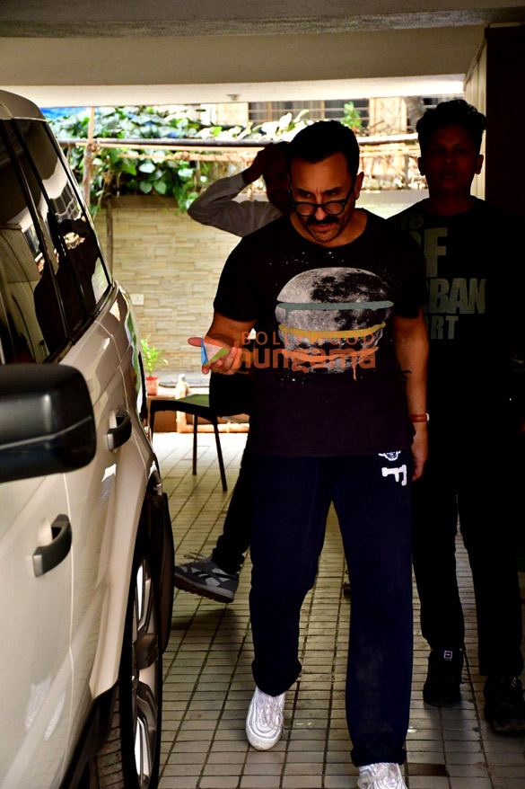 photos saif ali khan snapped at a dubbing studio in khar 3 3