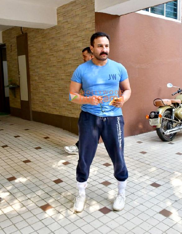 photos saif ali khan snapped at a dubbing studio in khar 3