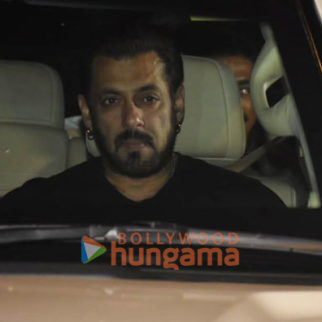 Photos: Salman Khan and Mukesh Bhatt snapped at Aamir Khan's house in Bandra