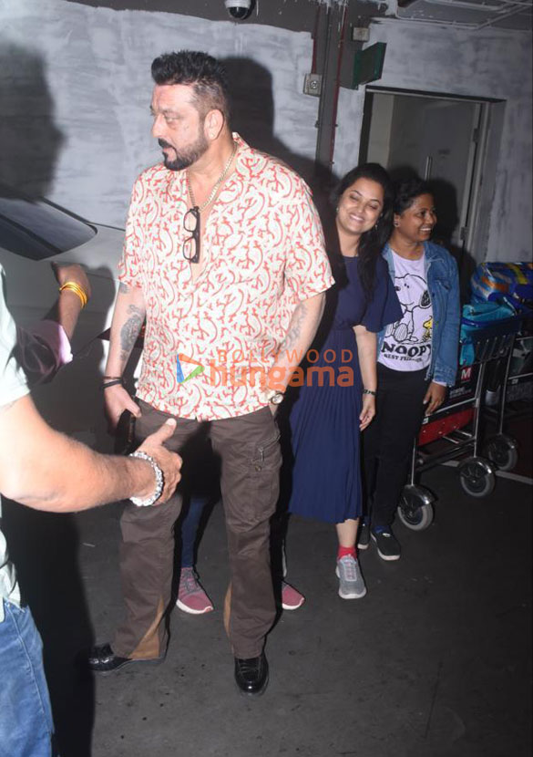 photos sanjay dutt snapped at the airport 112 3
