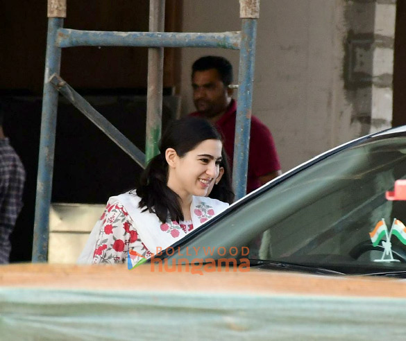 Photos: Sara Ali Khan and Amrita Singh snapped searching for a new office in the city