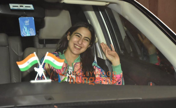 photos sara ali khan and ibrahim ali khan snapped at saif ali khan and kareena kapoor khans house in bandra 2