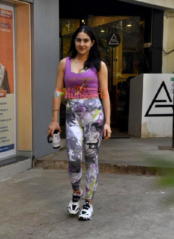 photos sara ali khan spotted outside the gym in bandra 5