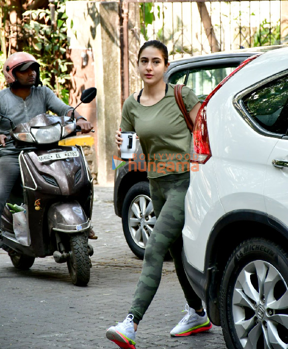 Photos: Sara Ali Khan spotted outside the gym Photos: Sara Ali Khan spotted outside the gym