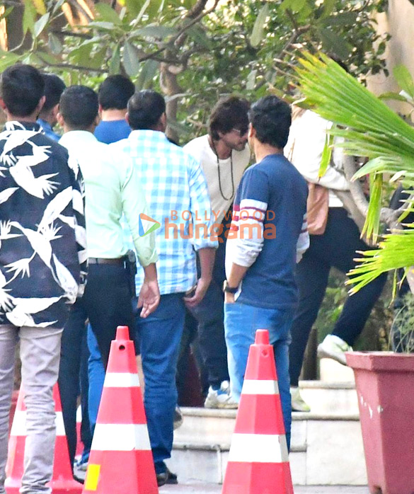 Photos: Shah Rukh Khan, Aryan Khan and Suhana Khan snapped at a screening of Pathaan Photos: Shah Rukh Khan, Aryan Khan and Suhana Khan snapped at a screening of Pathaan