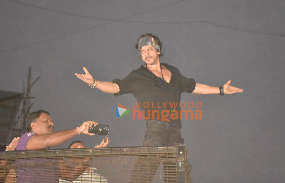 Photos: Shah Rukh Khan meets fans outside his residence in Bandra | Parties & Events