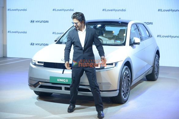 photos shah rukh khan snapped at the launch of the hyundai ioniq5 2