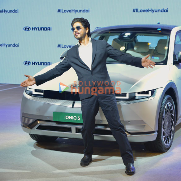 photos shah rukh khan snapped at the launch of the hyundai ioniq5 7