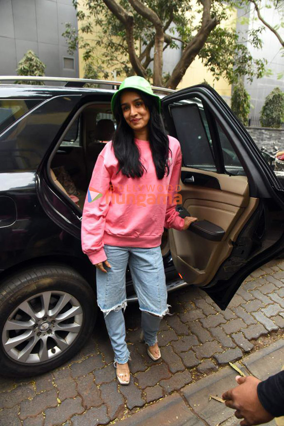 photos shraddha kapoor snapped at bandra 3