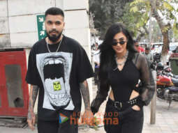 Photos: Shruti Haasan snapped with her boyfriend at Food Mall