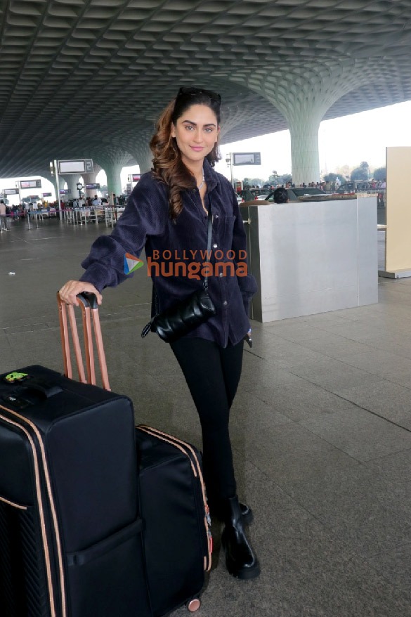 photos sidharth malhotra shefali jariwala krystle dsouza and others snapped at the airport 7