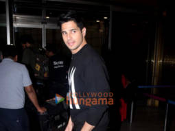 Photos: Sidharth Malhotra snapped at the airport