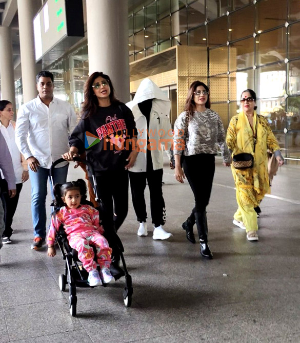photos uorfi javed mrunal thakur sidharth malhotra and others snapped at the airport 5