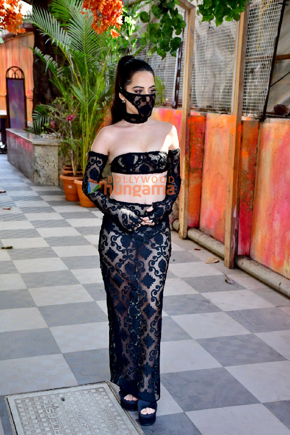 photos uorfi javed snapped in khar 1