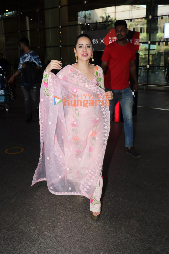 photos urvashi rautela malaika arora amrita rao and others snapped at the airport2 4