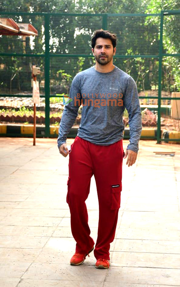 photos varun dawan snapped in juhu 3
