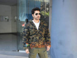 Photos: Varun Dhawan snapped in Mumbai