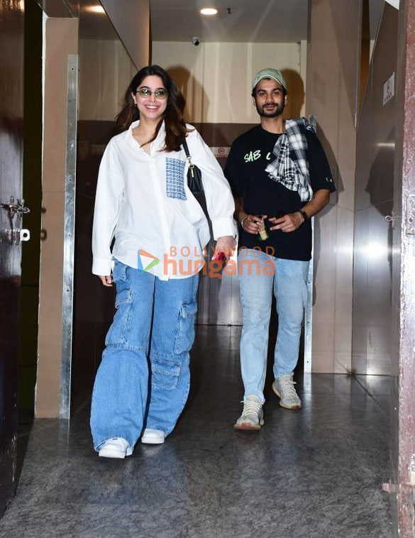 photos vicky kaushal sharvari wagh angira dhar and sunny kaushal snapped at juhu pvr 6